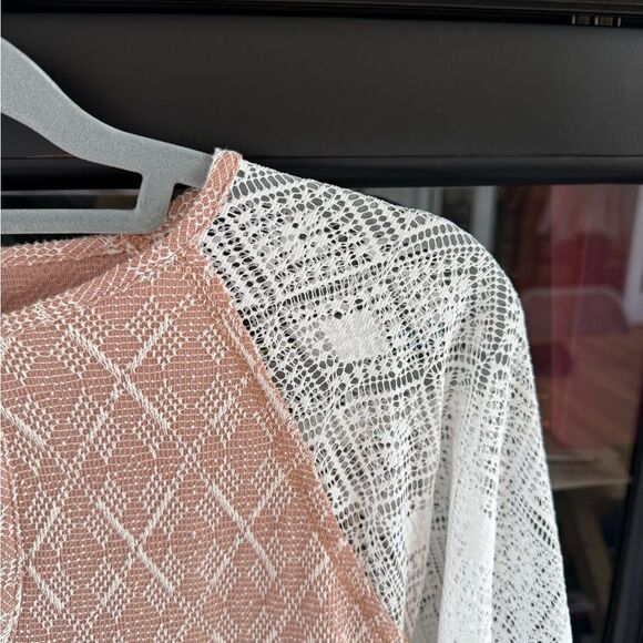 Gimmicks Women's Lace Sleeve Top - dusty rose and White, size large. - Picture 6 of 7